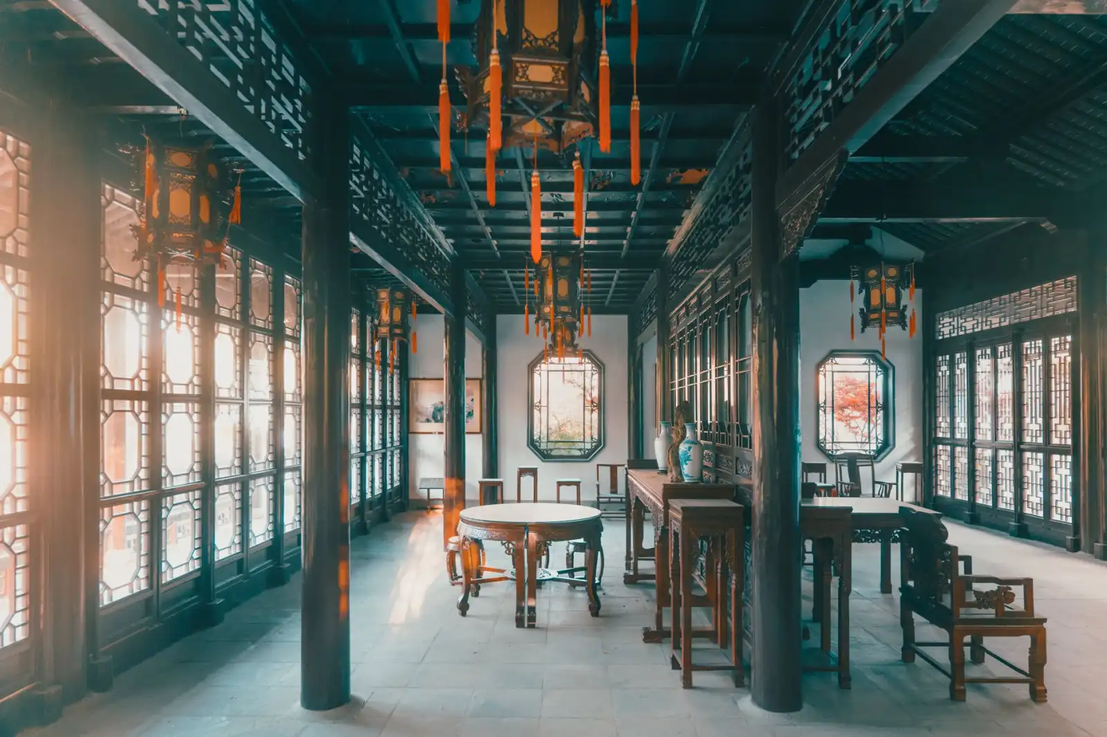礼品盒与手提纸袋材质对比:瓦楞纸与硬纸板怎么选