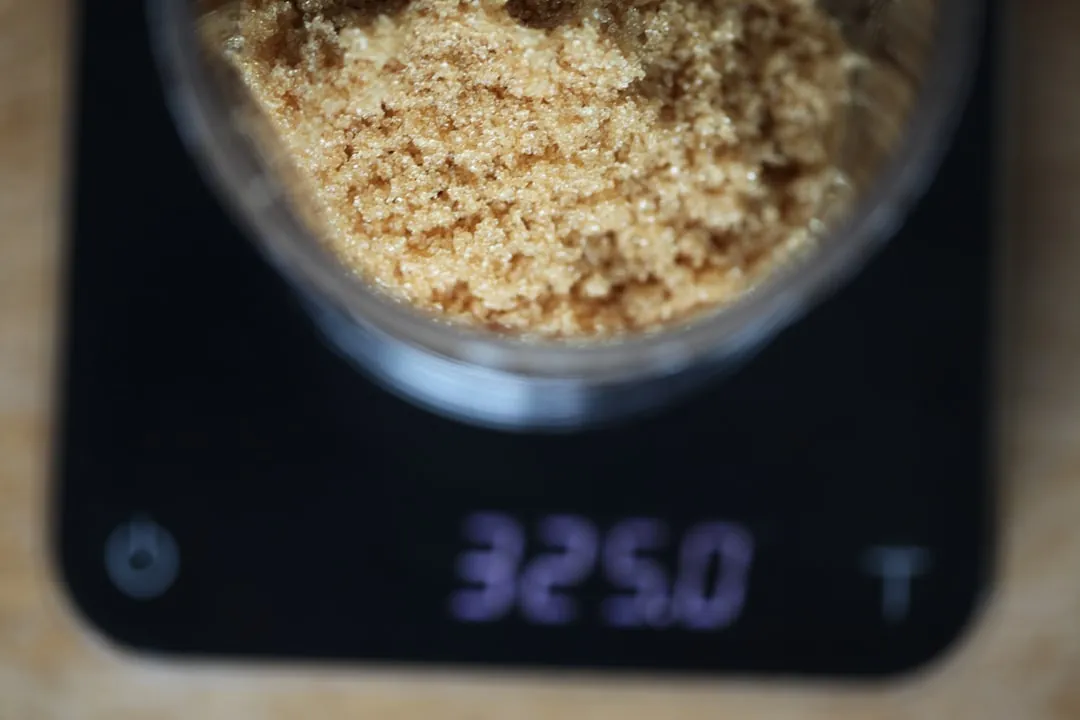 礼品盒与手提纸袋的材质对比及适用场景分析